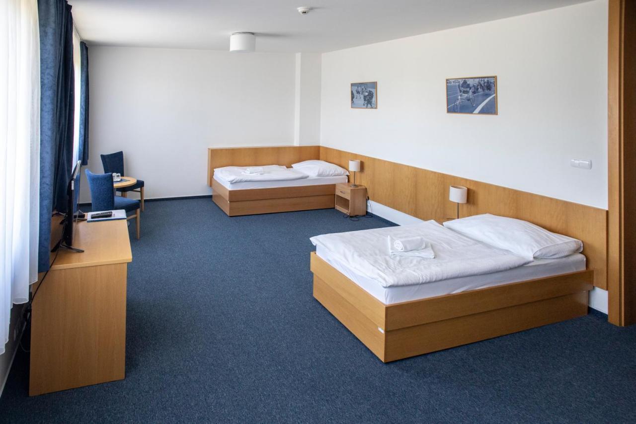 Hotel Puls Οστράβα Εξωτερικό φωτογραφία
